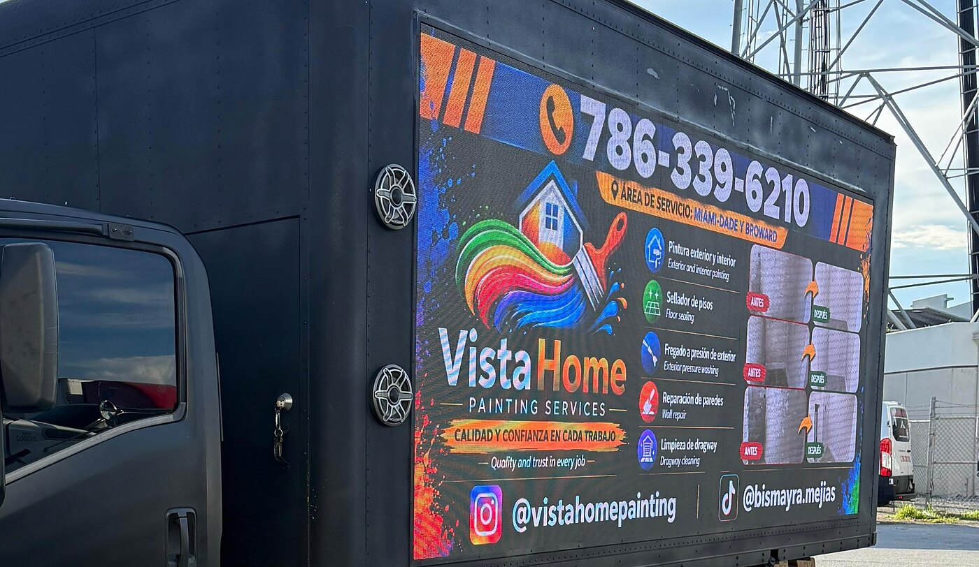 Anuncio de Vista Home Painting Services emitido en la pantalla LED del camión